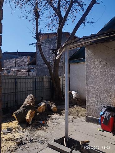 Продажа домов: Полдома с постройками и навесом - Просторный закрытый двор, частично — 7