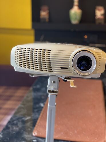 proyektor satışı: İşlənmiş Proyektor Optoma, Ünvandan götürmə, Pulsuz çatdırılma, Rayonlara çatdırılma