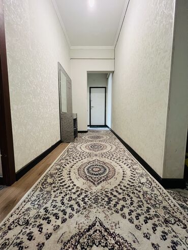 продаю трёхкомнатную квартиру: 3 комнаты, 88 м², 106 серия улучшенная, 1 этаж, Евроремонт