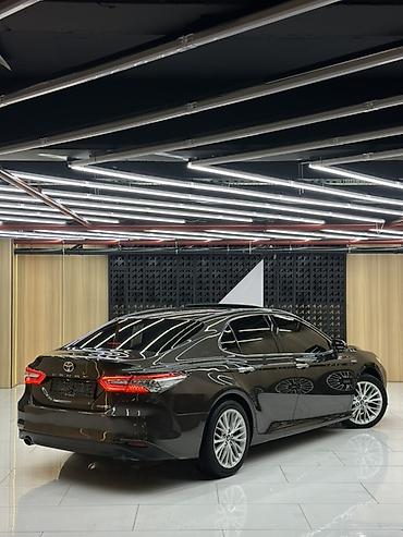 lexus lx 570 2018: Toyota Camry: 2018 г., 2.5 л, Автомат, Гибрид, Седан — 3