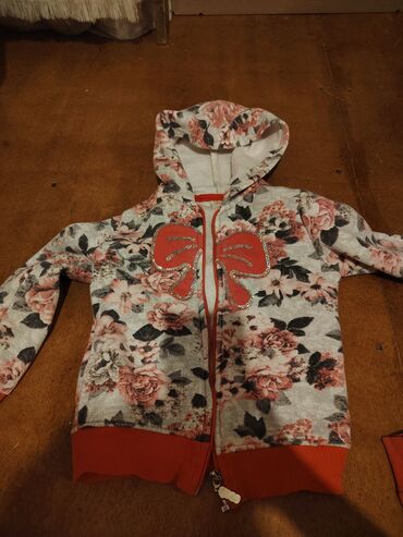 Jaketlər: Qiymetler ferqlidir. Wekilleri cevirin😊Uşaq kardiqanları dəsti - — 8