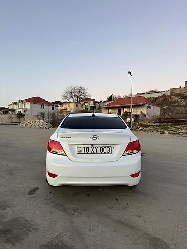 hunday accent 2012: Hyundai Accent: 1.6 l | 2015 il Sedan — 2