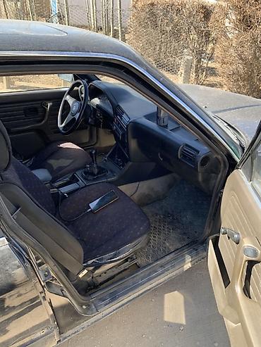 решетка g05: BMW 3 series: 1987 г., 2.5 л, Механика, Седан — 2