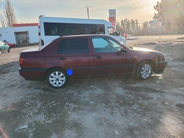 Volkswagen: Volkswagen Vento: 1993 г., 1.8 л, Механика, Газ, Седан