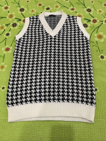 Другие детские вещи: Очень много вещей . листаем. Продаю вещи на 42-44 размер и на — 5