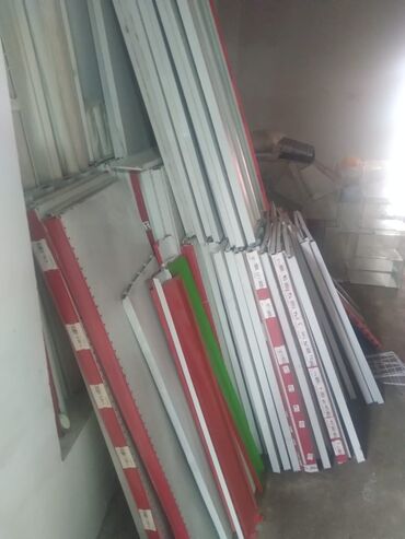 Sifarişlə vitrinlər: Salam tecili satılır deyerinede ucuz hec bir pırableri yoxdu