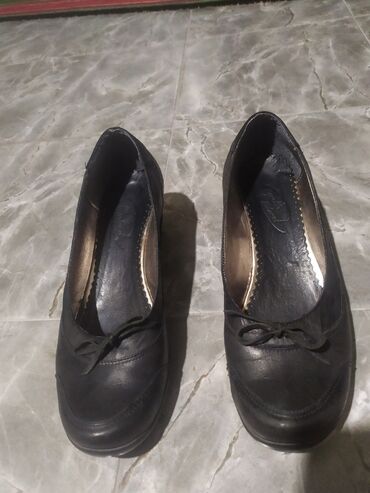 женские туфли: Продается женские туфли, натуральная кожа, Размер 38, состояние из