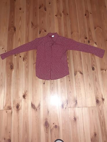 Uşaq köynəyi – uzunqol, düyməli, yaxalıqlı model. - Rəng: tünd bordo