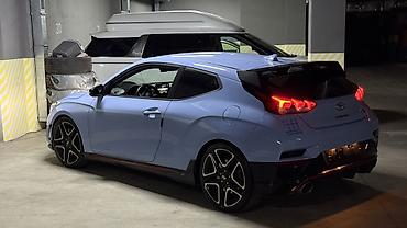 byd e2 2024: Hyundai Veloster: 2019 г., Бензин, Хэтчбэк — 6