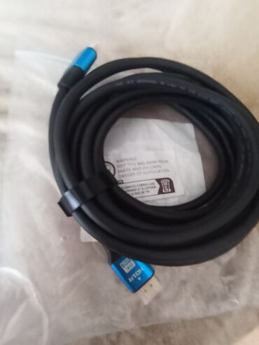 joystick komputer: HDMI 2.1 kabeli satılır.uzunluğu 5 metrdir.proyektorlar PlayStation və