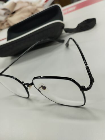 черные очки: Ультра защитный очки новый с заказом брала за 3600 продаю за 2000сом