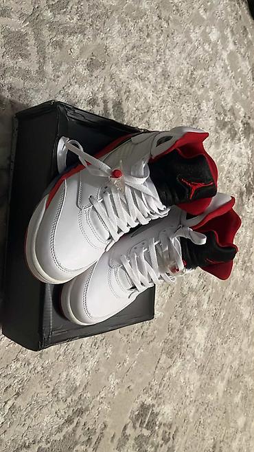 вампир: Продаю оригинальные Air Jordan 5 "Fire red" . Размер: 44.5 Новые — 2