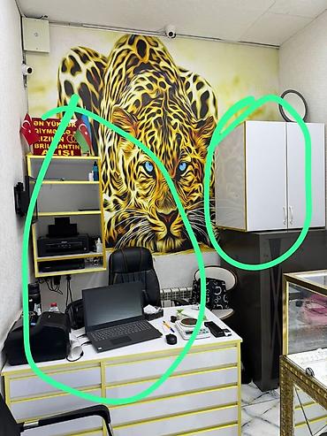 ofis dolablari: Ofis mebel dəsti – masa, çekmecəli tumbalar, asma rəf və iki qapılı — 1