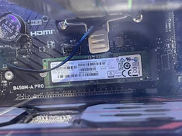 ssd 512gb: SSD-накопитель Samsung MZVLB512HAJQ-000H1, объём 512 ГБ. Форм-фактор — 1