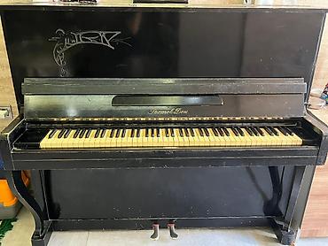 Musiqi alətləri: Upright piano – “Ромен и Дон” (Romen i Don) markası, qara korpus — 2