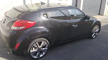 Hyundai: Hyundai Veloster, qara rəng, 3 qapılı (iki tərəfdə asimmetrik qapı — 3