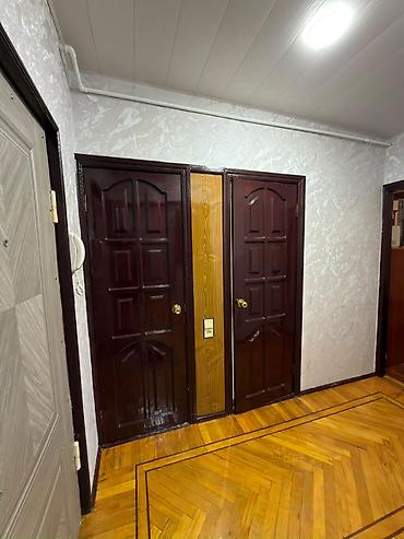 6 ci mkr da evler: Bakı, 2 otaqlı, Köhnə tikili, m. Neftçilər, 50 kv. m — 6