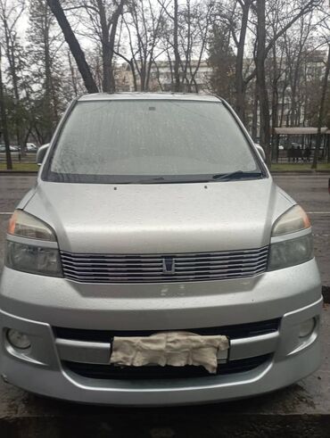 Toyota: Toyota Voxy: 2004 г., 2 л, Вариатор, Бензин, Минивэн