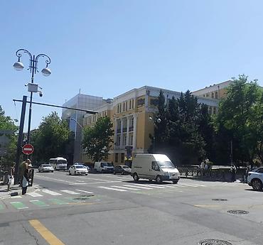 Uzunmüddətli kirayə mənzillər: Şəhərin 28 may ərazisində Mərkəzi bank.28 Moll. Milli Konservatoriya — 13