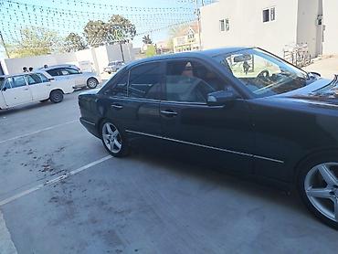 Mercedes-Benz: Mercedes-Benz E-Class: 3.2 l | 2002 il Sedan — 9