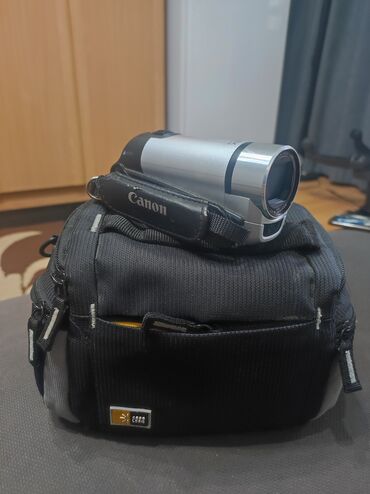 Видеокамеры: Продаю видеокамеру Canon Legria FS306E Компактная и удобная камера для
