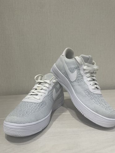 серьги жёлтое золото с бриллиантом: Продаю кроссовки 40 размера, оригинал Nike, куплено в Германии, уни