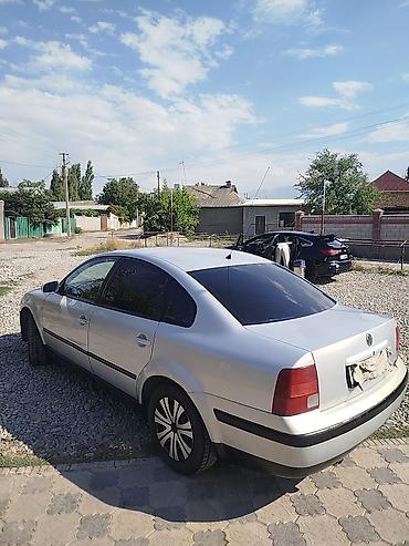 Унаа сатуу: Volkswagen Passat: 1998 г., 1.8 л, Кол менен иштөөчү, Бензин, Седан — 2