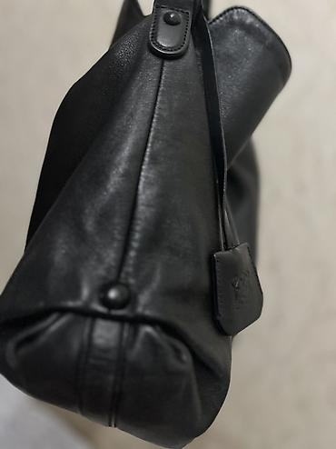 Классические сумки: Сумка-хобо Louis Quatorze из черной гладкой кожи. Особенности: - — 6