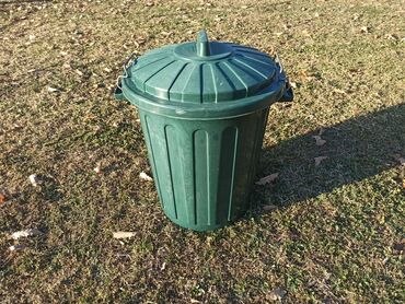 Ostala baštenska oprema: Plastična kanta za smeće zapremine 46L. Prubližne dimenzije ф40/32cm — 1