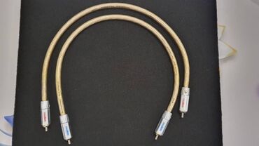 Другие музыкальные инструменты: Продаю посеребренный межблочный кабель QED. Англия. Разъёмы RCA