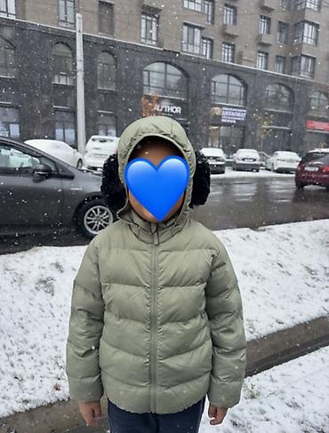 Верхняя одежда: Детская деми куртка Юникло Наполнитель пух Размер 130см на 6-7 лет — 1
