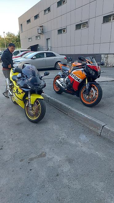 кубовый: Honda CBR600F4i (желто‑черная расцветка) - Класс: спортбайк 600 см³ — 4