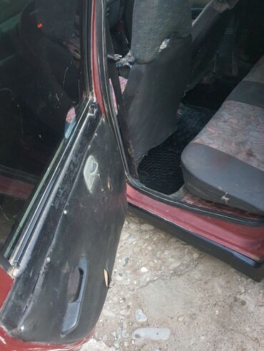 Другие автомобили: Хэтчбек компакт-класса, 5 дверей. Кузов двухцветный: бордовый верх и — 7