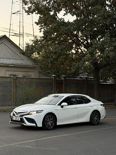 Toyota Camry: 2021 г., Вариатор, Гибрид, Седан