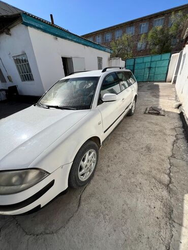 Volkswagen: Volkswagen Passat: 2001 г., 1.6 л, Механика, Бензин, Универсал