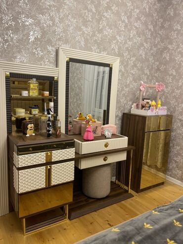 Divan və masa dəstləri: İşlənmiş, Künc divan, Qonaq otağı üçün, Açılmayan — 18