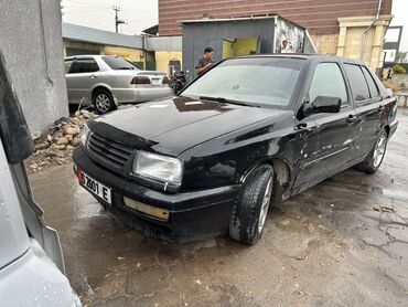 Volkswagen: Volkswagen Vento, черный седан. Основные характеристики: - Кузов