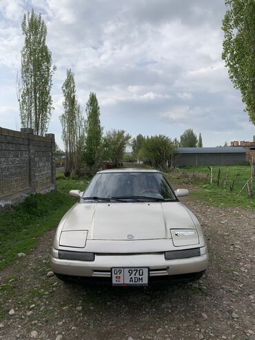мазду 6: Mazda 323: 1991 г., 1.6 л, Механика, Бензин, Хэтчбэк