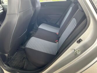 Hyundai: Hyundai Accent: 1.6 l | 2018 il Sedan — 8