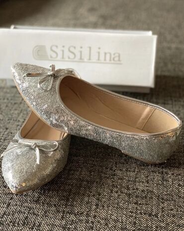 Другая женская обувь: Новые! Продаю балетки с потрясающими пайетками. Цвет серебро, 38