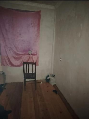 2 otaqli evler yeni tikili: Samux rayon mərkəzində Köhnə xəstəxananın arxasında 2 mərtəbəli bina — 3