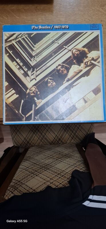 Vinil ploče: Vinil ploče – 2 komada (LP) 1) The Beach Boys – 20 Golden Greats — 8