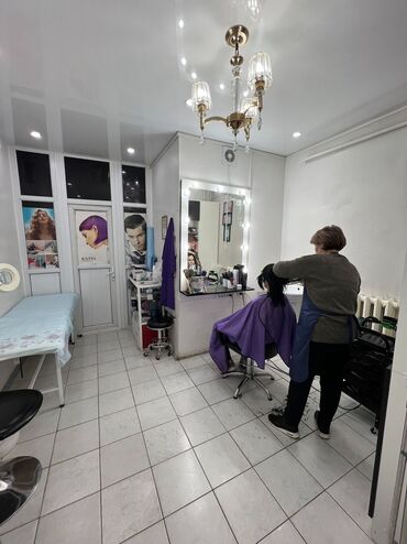 Офисы: Сдаю Офис, 55 м², В бизнес центре, 1 линия