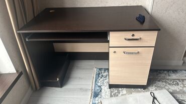 честер мебель: Компьютерный / письменный стол в хорошем состоянии