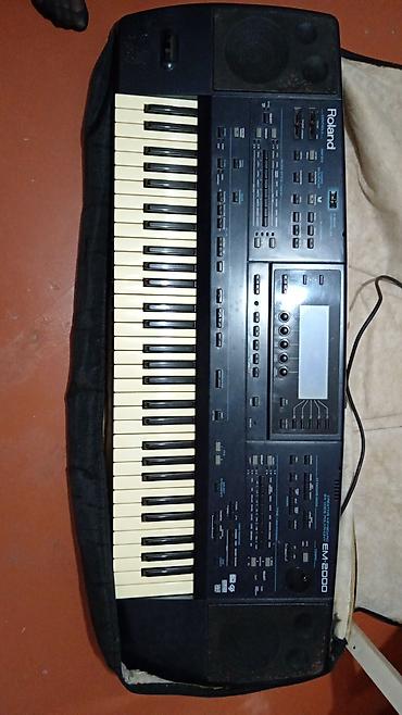 Roland EM-2000 aranjor sintezator - 61 klaviş, toxunuşa həssas -
