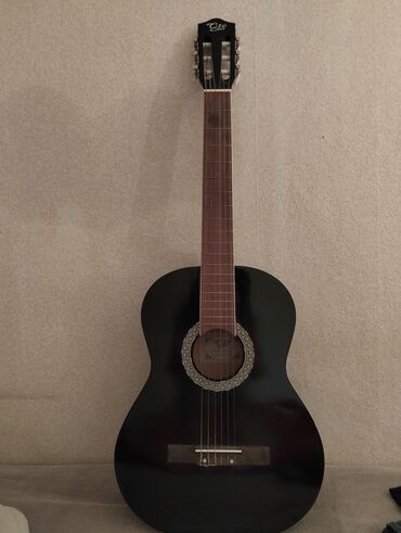 Akustik gitaralar: Akustik gitara, İşlənmiş, Ünvandan götürmə