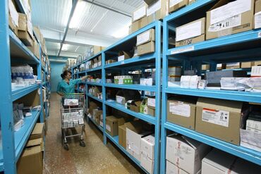 работа в складе: На постоянную работу на склад лекарств в Кызыл-Аскере требуются