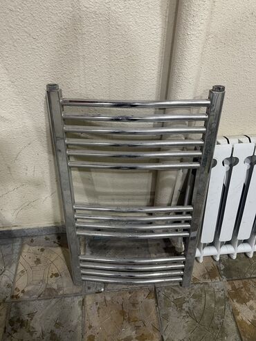 Duş başlıqları: Xrom örtüklü “dəsmal qızdırıcısı” (tualet/hamam radiatoru) -