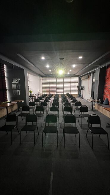 стол студ: Аренда зала и продакшн студию в центре города Локация Байтик Баатыра