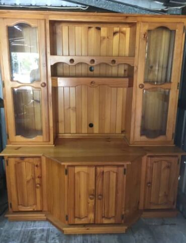 Furniture: Solid pine timber TV cabinet. Πωλείται ντουλάπι τηλεόρασης μασίφ